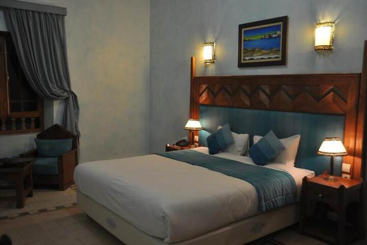 Room 12 of 37