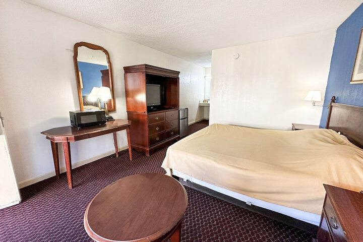 1 King Bed (11 of 44)