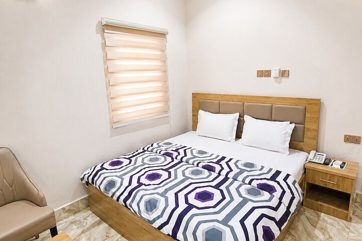 Room 10 of 21