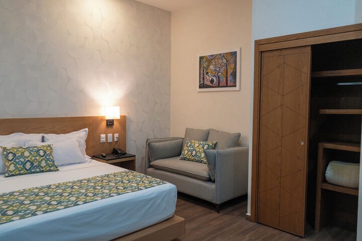 Room 8 of 33