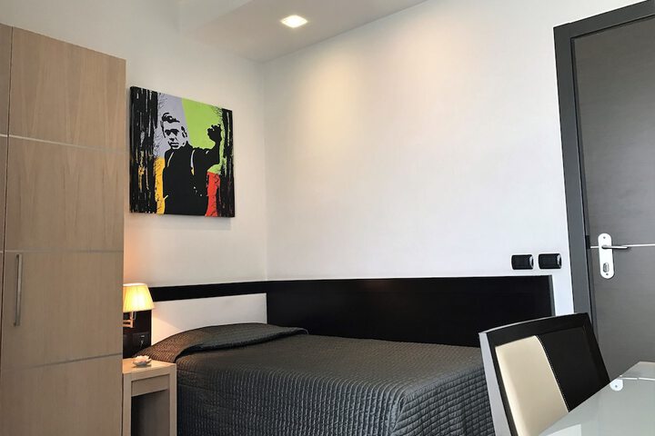 Room 17 of 65