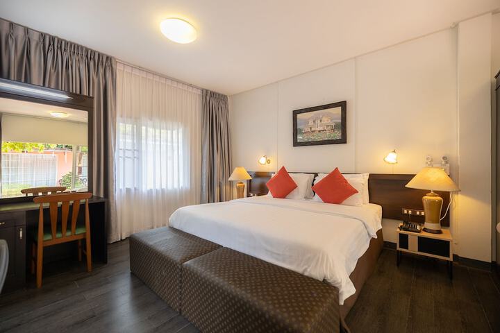 Room 34 of 159