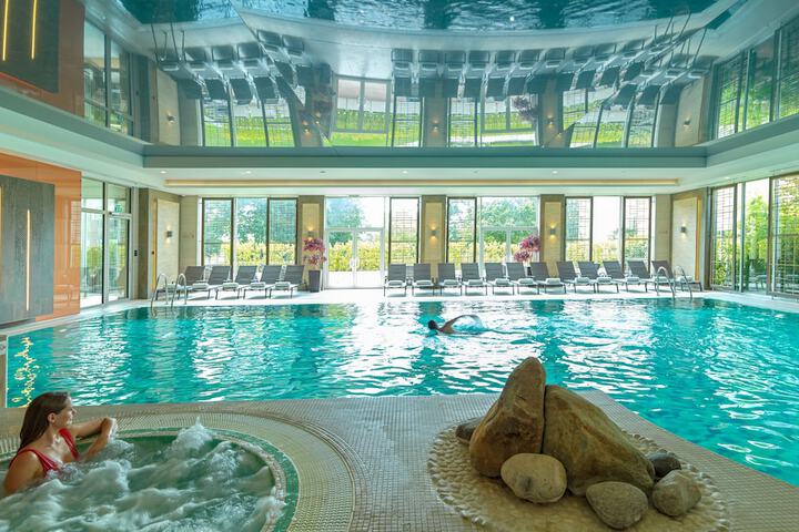 Pool 33 of 63