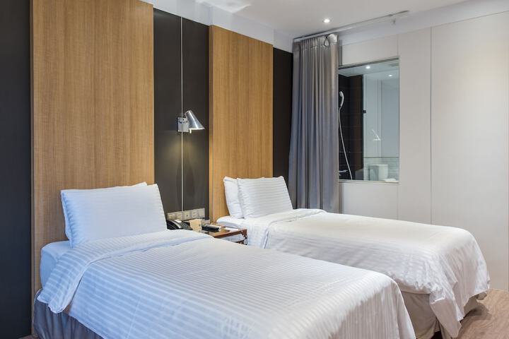 Room 10 of 47