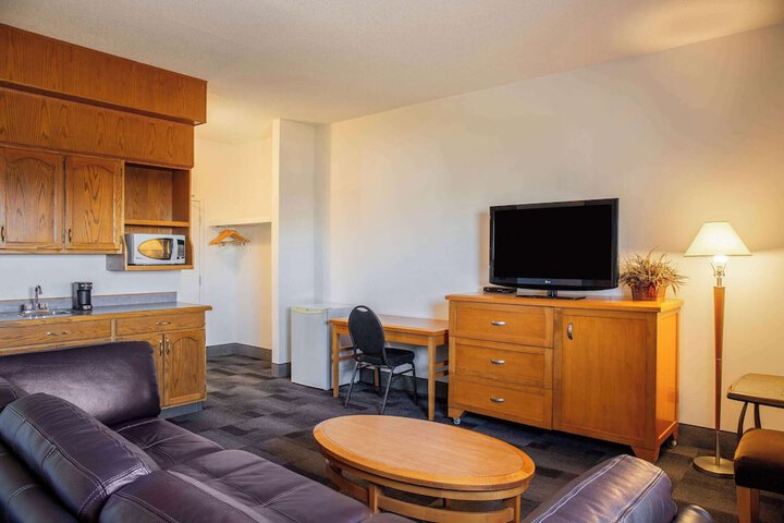Room 33 of 81