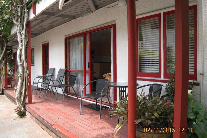 Check-in/check-out kiosk