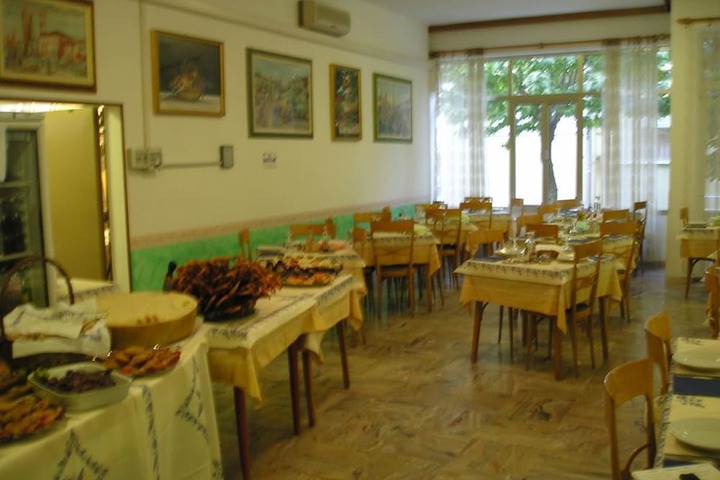 Breakfast/Coffee Service 26 of 46