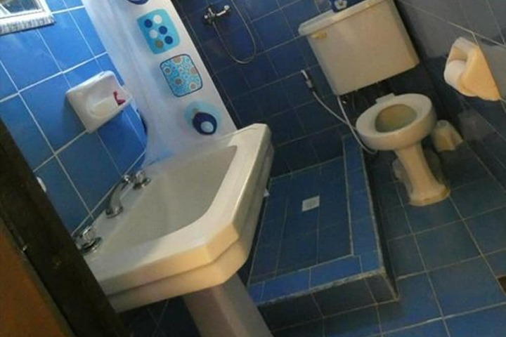Room 8 of 16