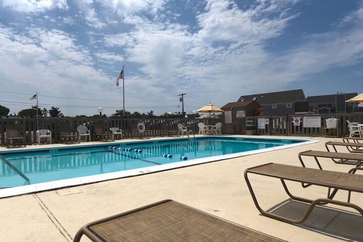 Pool 95 of 110