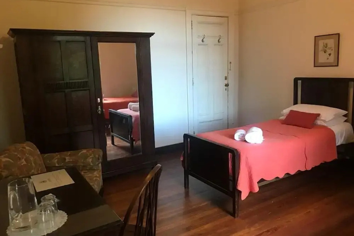 Room 5 of 19