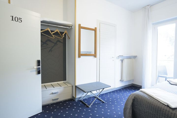 Room 17 of 46