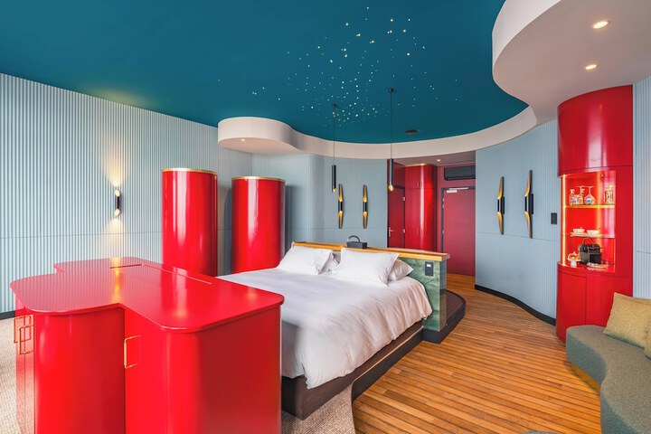 Room 3 of 98