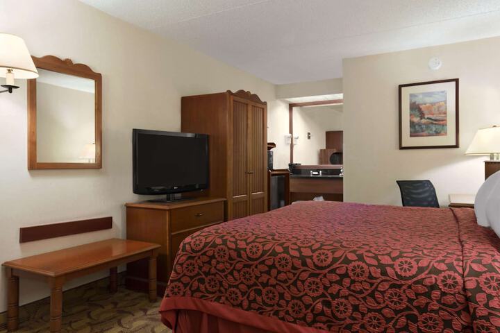 Room 13 of 35