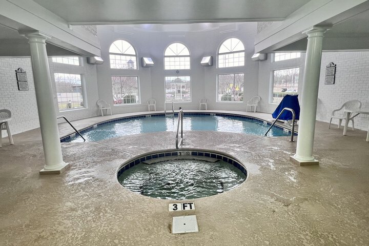 Indoor spa tub