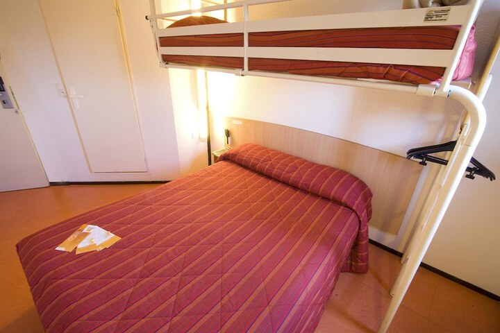 Room 8 of 15