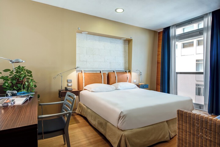 Room 4 of 73