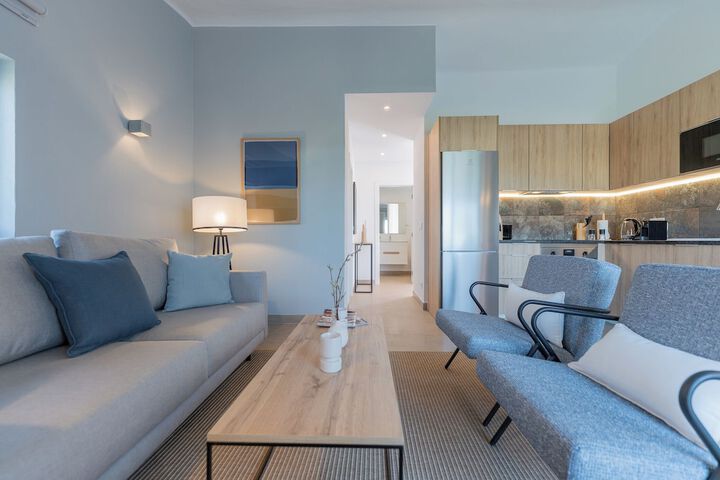 Room 42 of 100