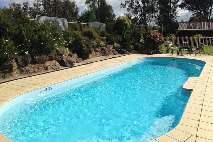 Pool 25 of 39