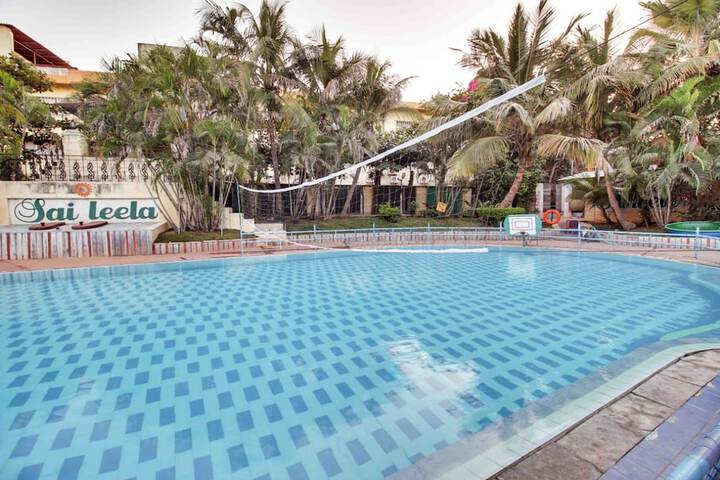 Hotel Pool