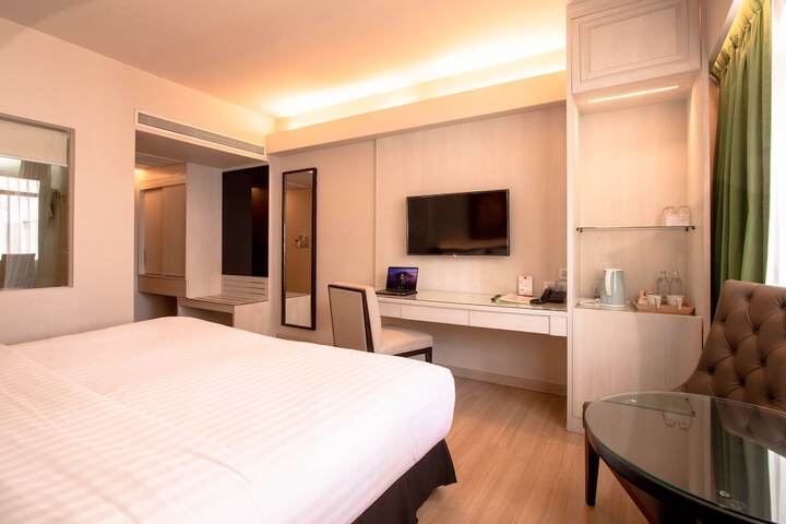 Room 28 of 48