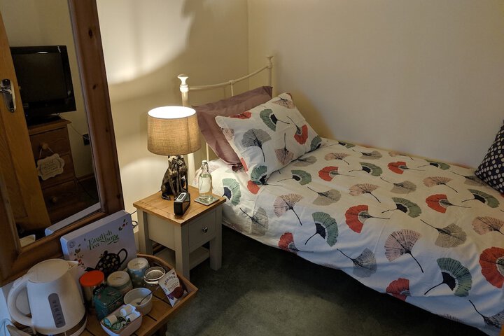 Room 5 of 8