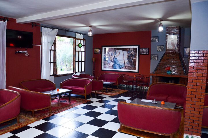 Lounge 15 of 22