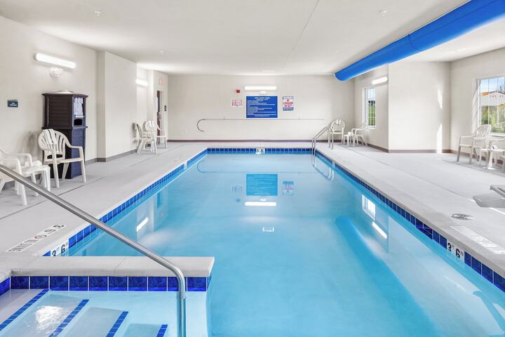 Photo of Cobblestone Hotel & Suites - Denmark / Green Bay Pool