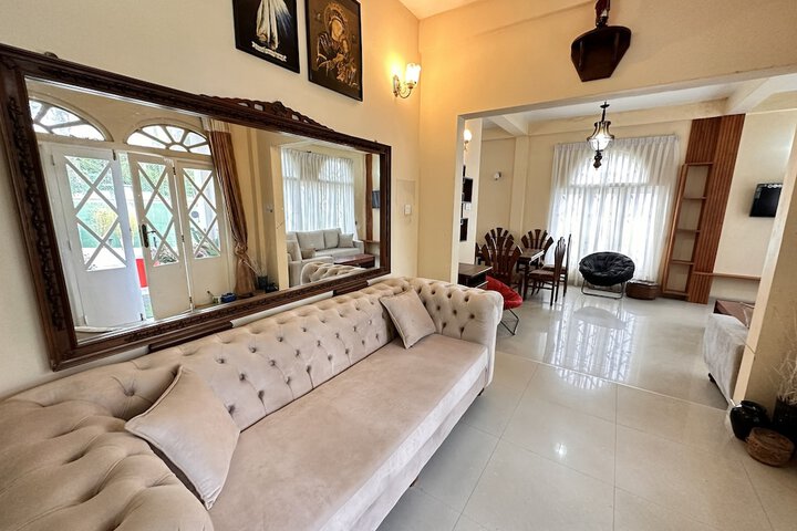Room 17 of 28