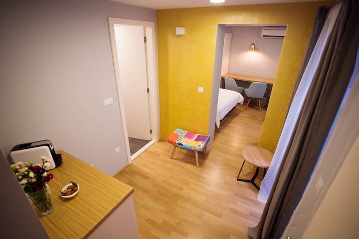 Room 15 of 37
