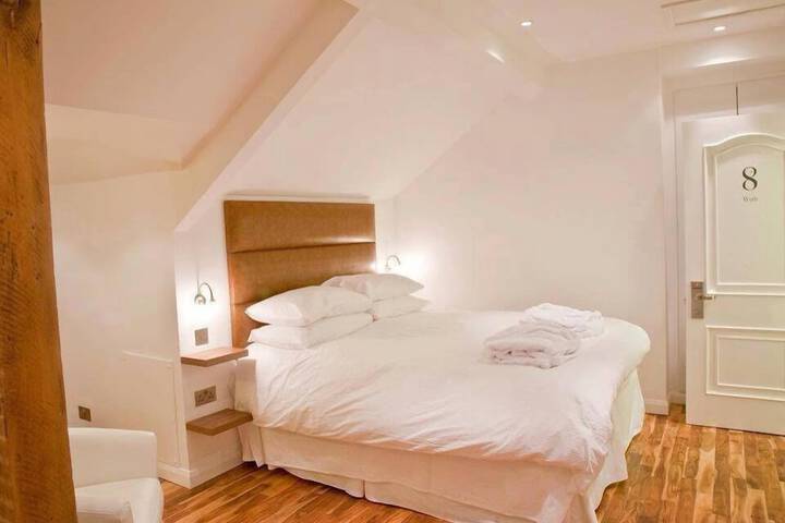 Room 8 of 24