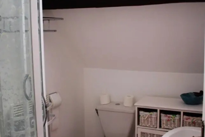 Room 7 of 10