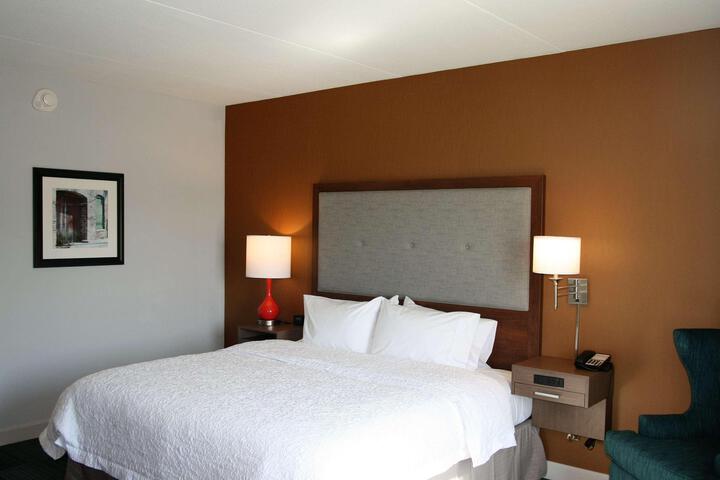 1 King with Sofa Bed Microwave, Refrigerator City View (13 of 23)
