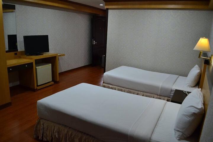 Room 9 of 20