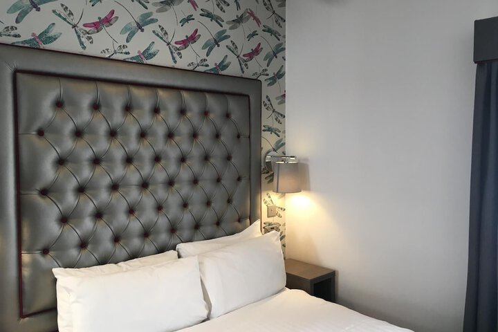 Room 4 of 15
