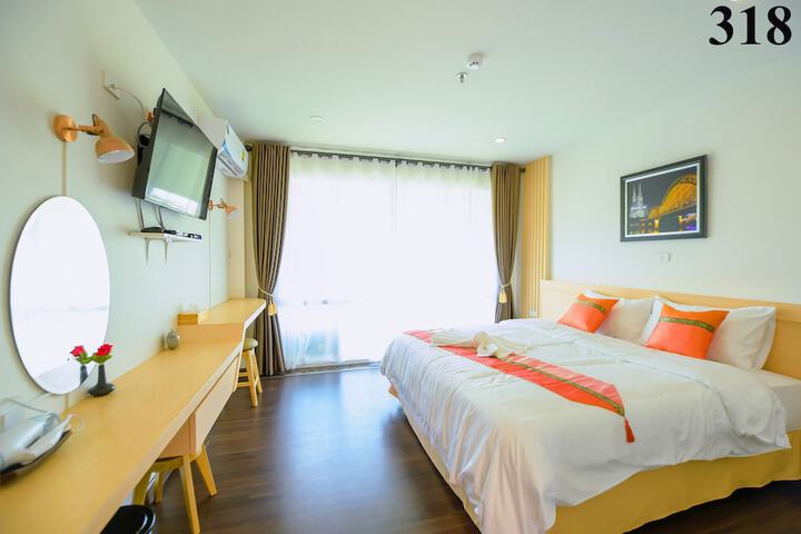 Room 8 of 33
