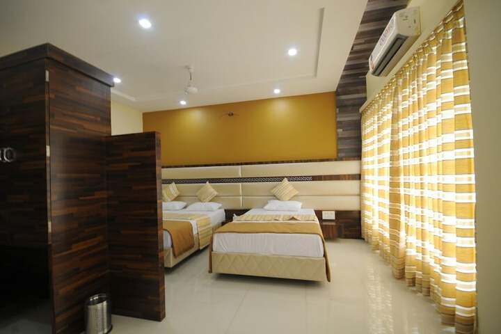 Room 9 of 34
