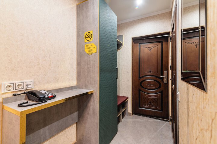 Room 8 of 84