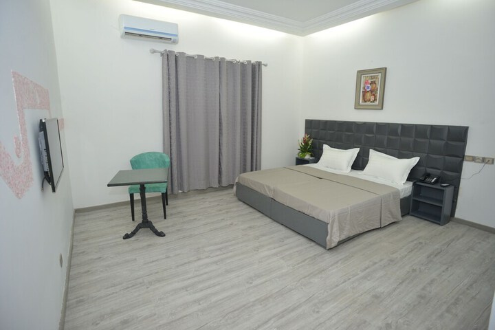 Room 11 of 39