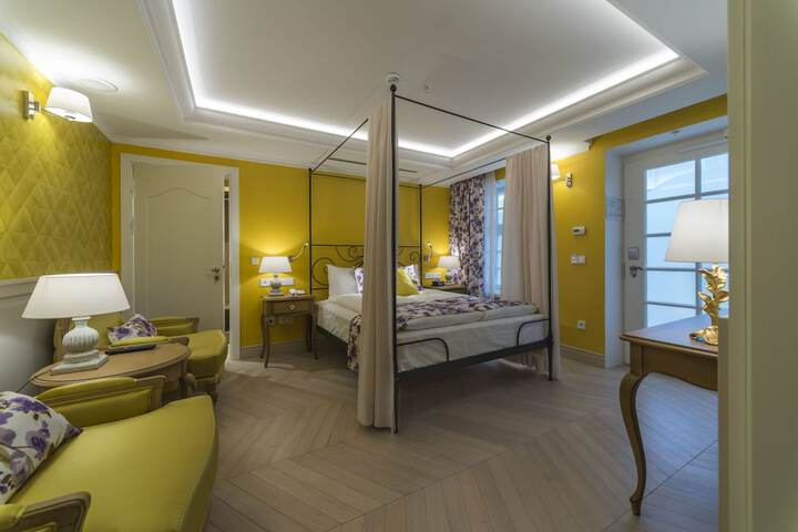 Room 9 of 62