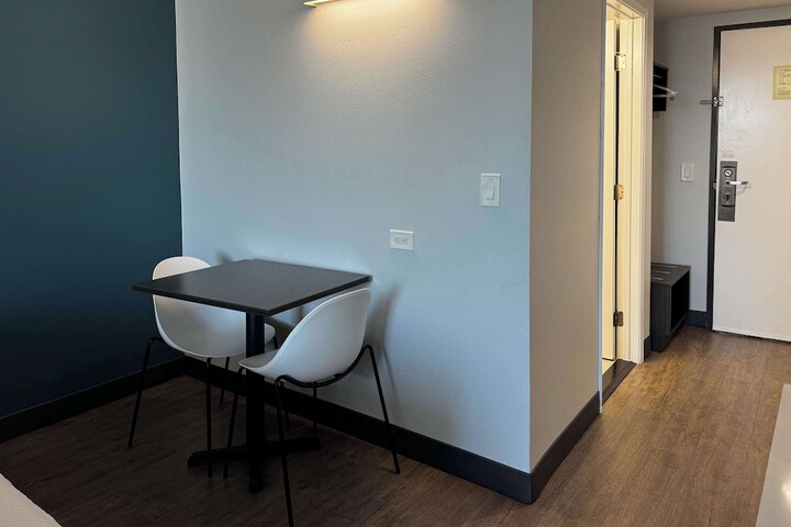 Room 7 of 32