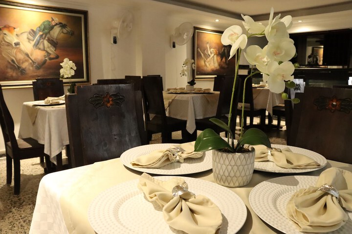 Dining 24 of 31