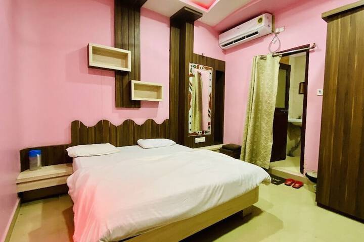 Room 5 of 32