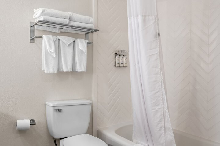Room 32 of 101