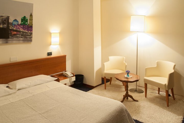 Room 7 of 38