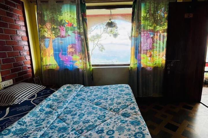 Room 68 of 195