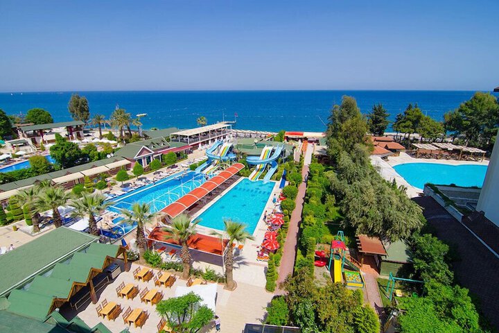 Hotel with Pool