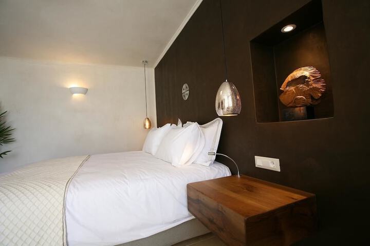 Room 3 of 62