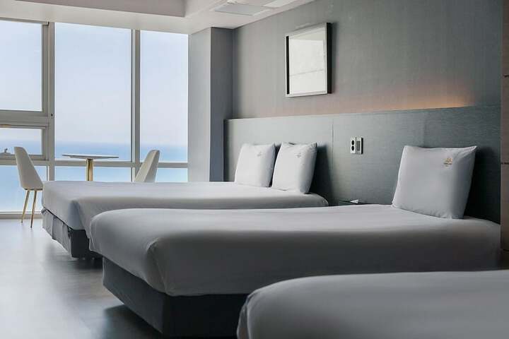 Room 5 of 124