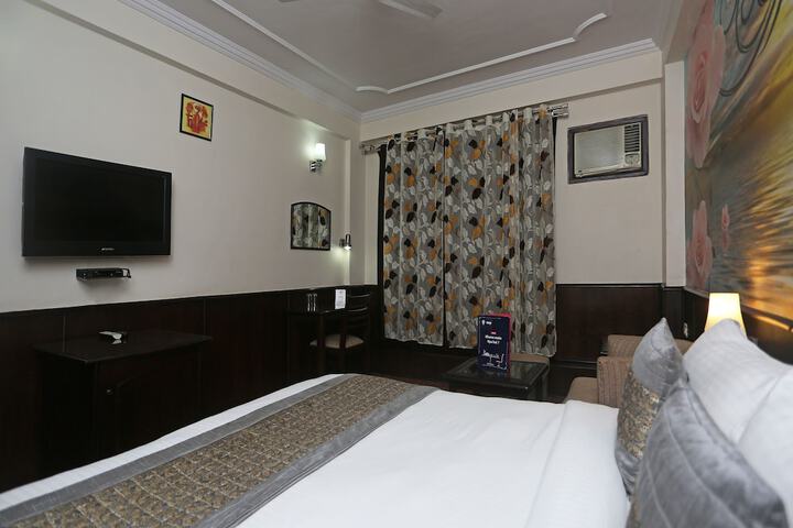 Room 11 of 19