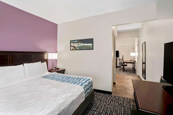 1 King Bed (11 of 14)